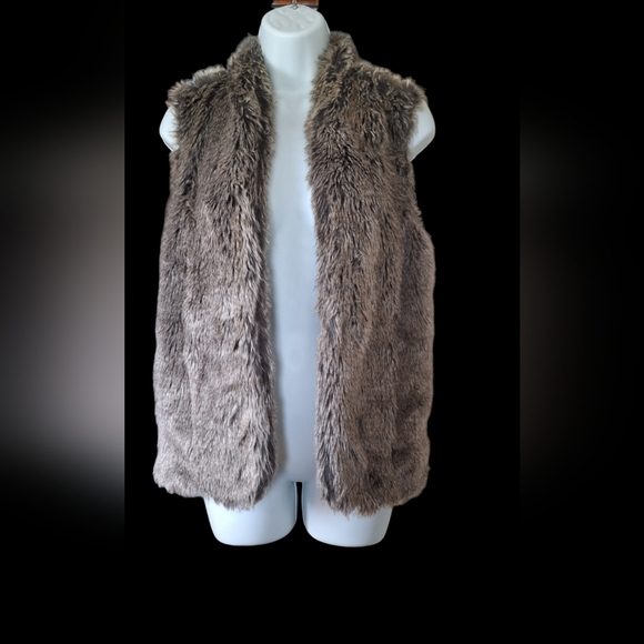 Sebby Jackets & Blazers - Sebby Faux Fur Open Front Vest Sz S Fall Autumn Winter Game Night